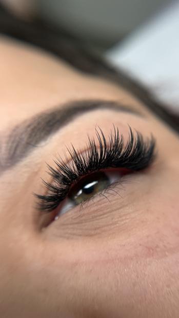 Idealne Stylizacja rzęs i brwi Daria Wojtasiak