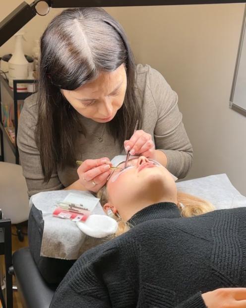 Volume na 5+ : Stylizacja rzęs metodą lekkich objętości 2-3D 2DNI (możliwość dofinansowania)