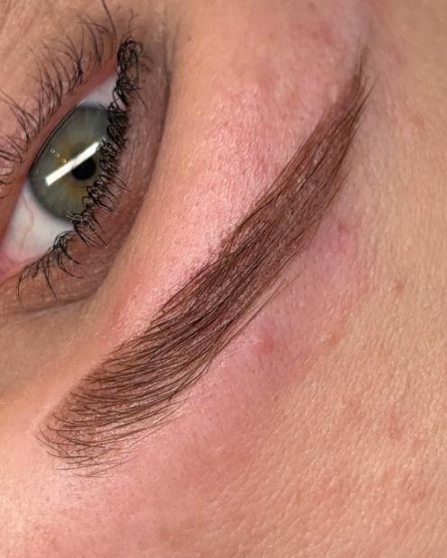 Brwi na 5+ - stylizacja brwi henną pudrową i farbką 1 dzień (możliwość dofinansowania)