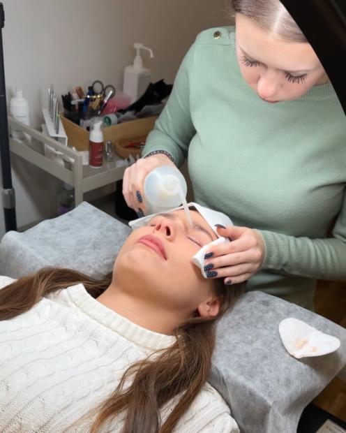 Volume na 5+ : Stylizacja rzęs metodą lekkich objętości 2-3D 2DNI (możliwość dofinansowania)