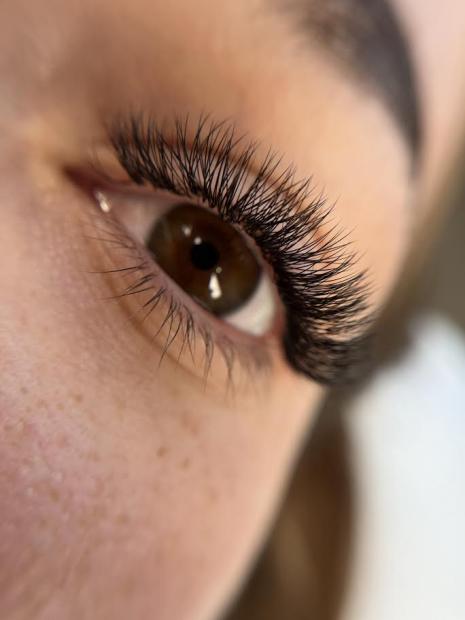 Stylizacja rzęs metodą lekkich objętości 1 dzień