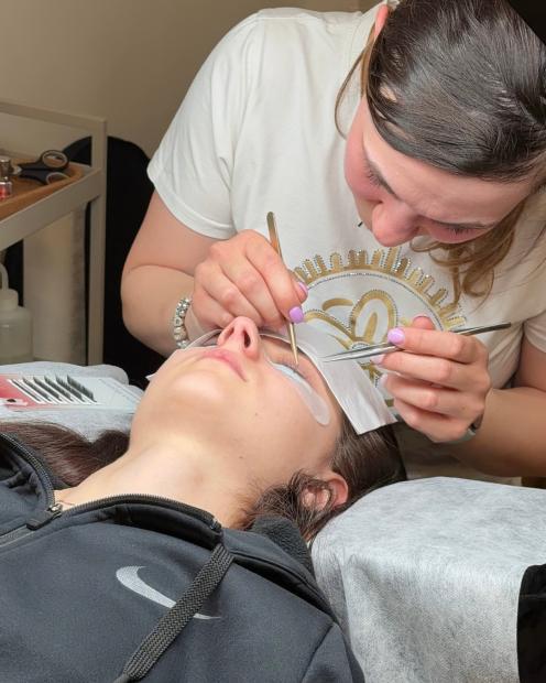 Klasyka na 5+ : Stylizacja rzęs metodą podstawową 1:1 2 DNI (możliwość dofinansowania)