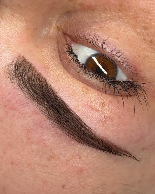 Brwi na 5+ - stylizacja brwi henną pudrową i farbką 1 dzień (możliwość dofinansowania)