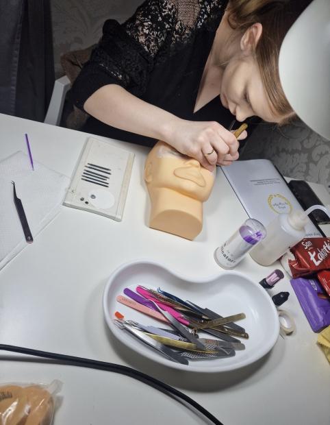 Przedłużenie rzęs 1:1 + wet look