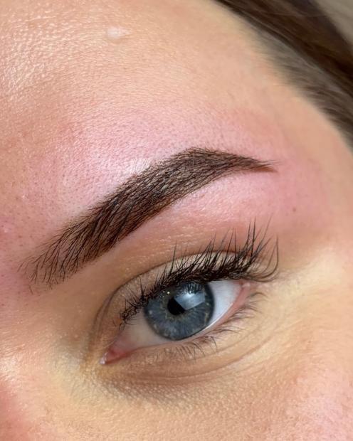 Brwi na 5+ - stylizacja brwi henną pudrową i farbką 1 dzień (możliwość dofinansowania)